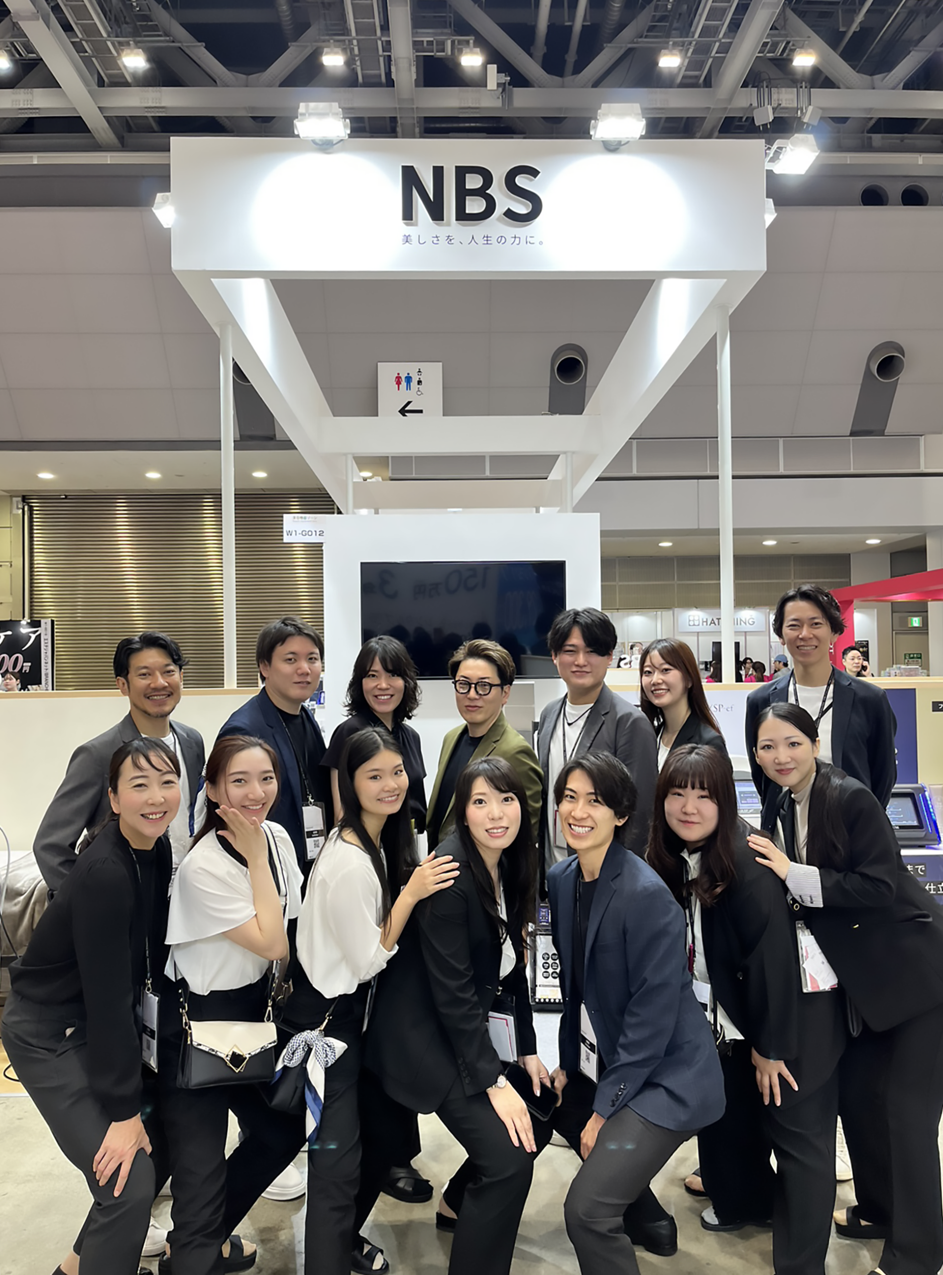 NBS 展示会ブース ビューティーワールド スタッフ集合写真